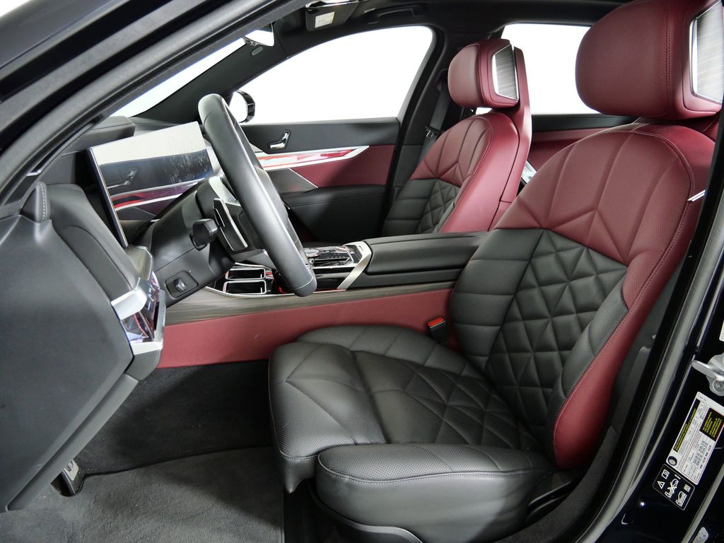 Thumbnail: 2025 BMW 7 Series - 36