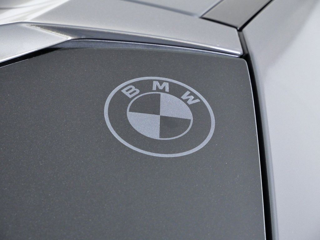 Thumbnail: 2026 BMW XM - 11
