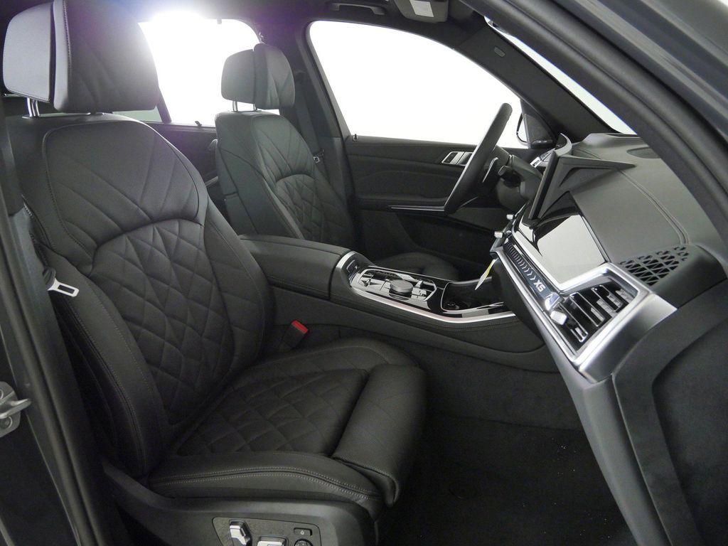 Thumbnail: 2026 BMW X5 - 21