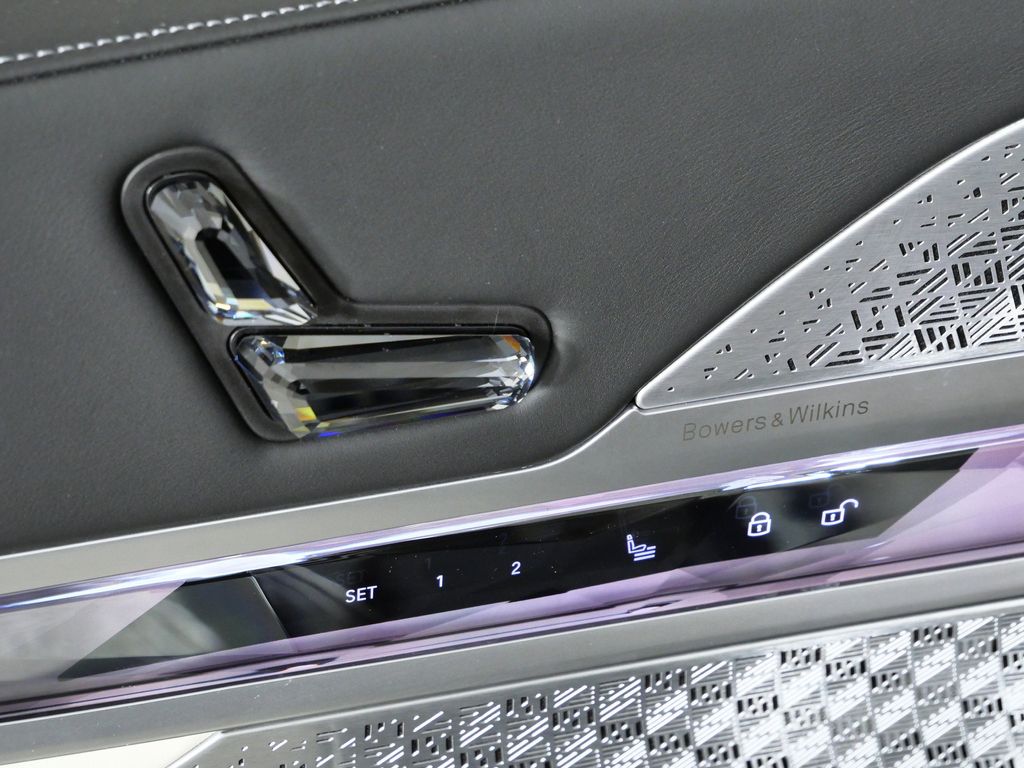 Thumbnail: 2023 BMW i7 - 38