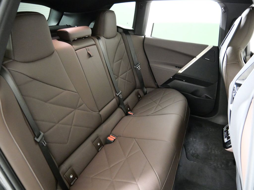 Thumbnail: 2023 BMW iX - 31