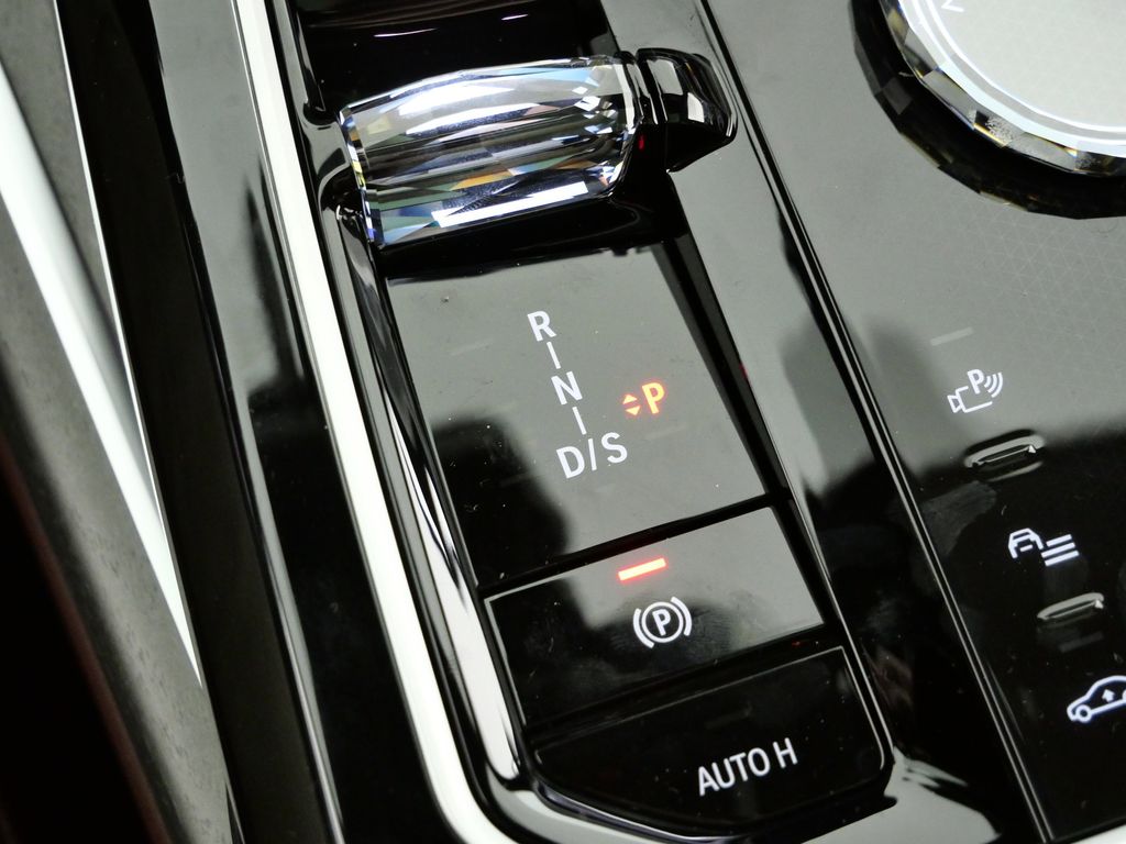 Thumbnail: 2026 BMW 7 Series - 47