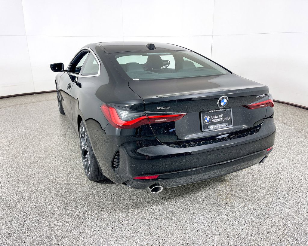 Thumbnail: 2025 BMW 4 Series - 11