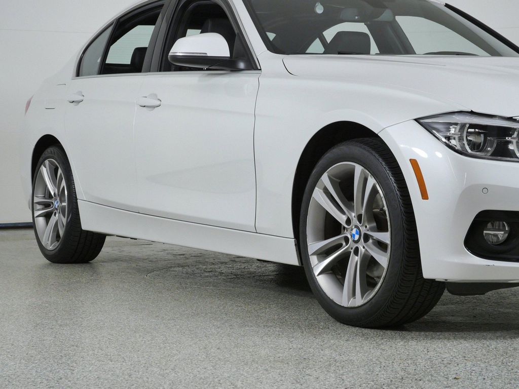 Thumbnail: 2017 BMW 3 Series - 6