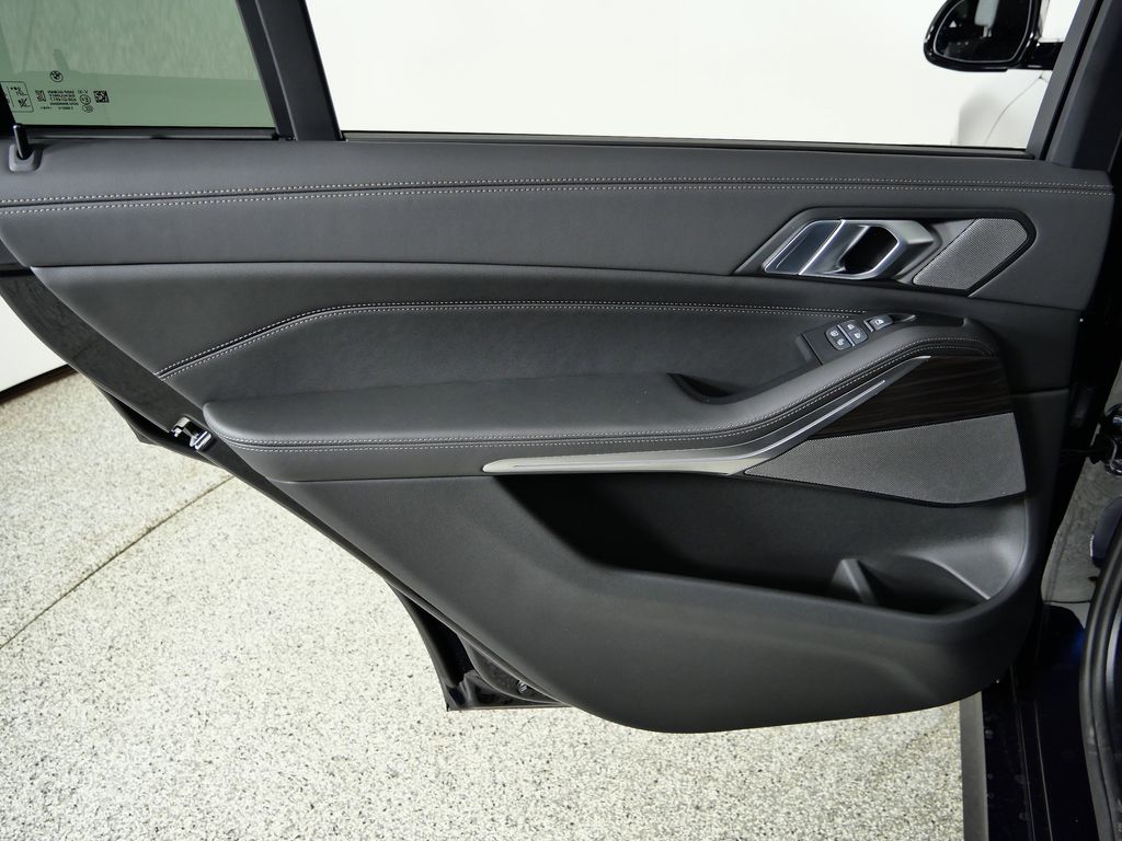 Thumbnail: 2026 BMW X7 - 31