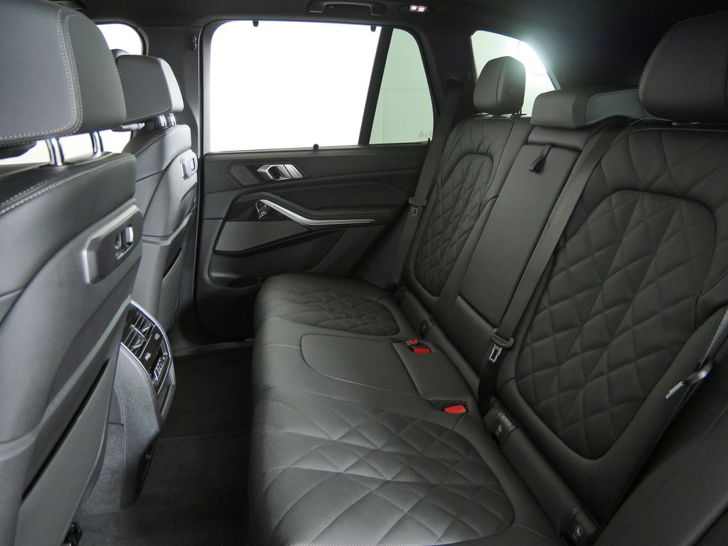 Thumbnail: 2026 BMW X5 - 33