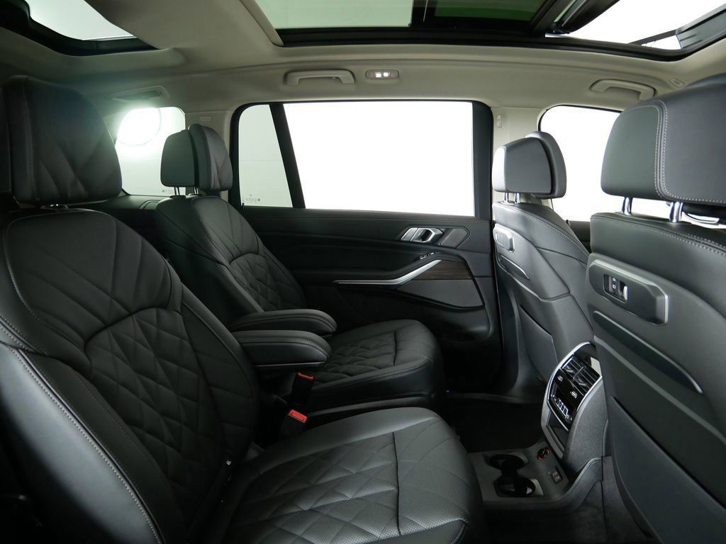Thumbnail: 2026 BMW X7 - 28