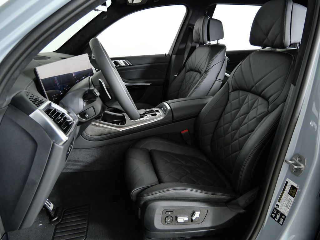 Thumbnail: 2026 BMW X7 - 36