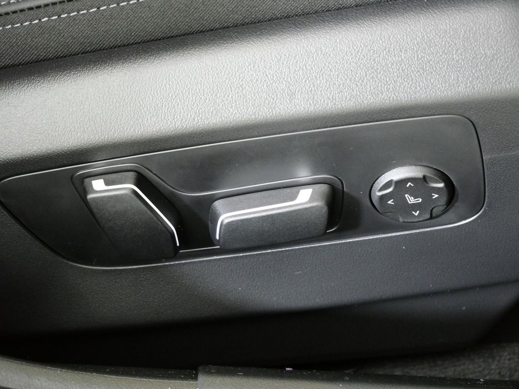 Thumbnail: 2026 BMW 5 Series - 23