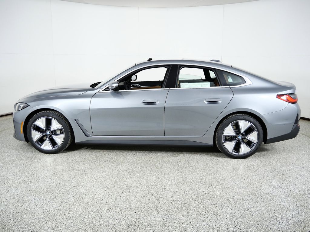 Thumbnail: 2026 BMW i4 - 15