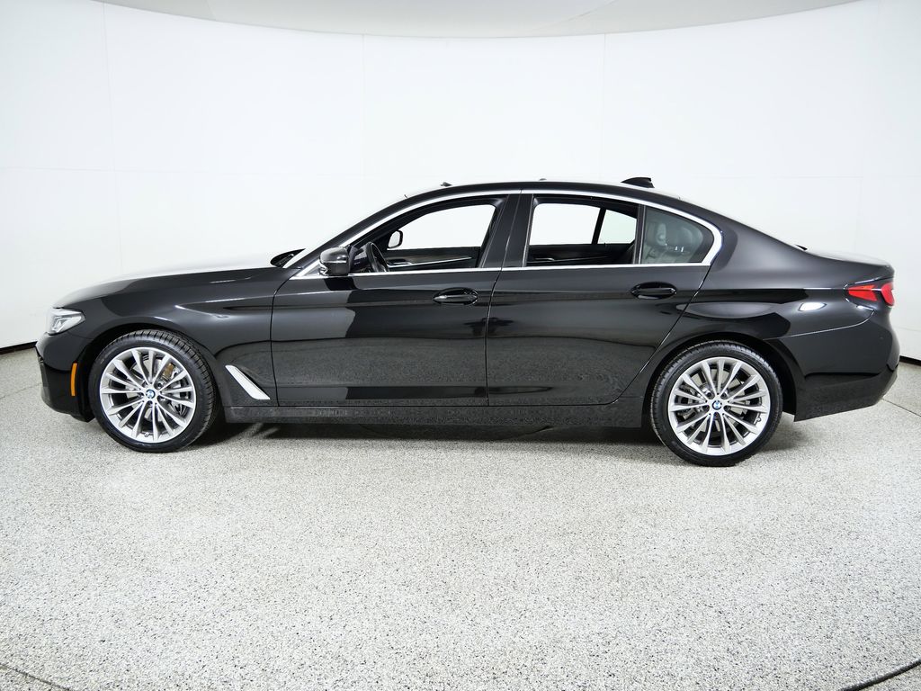 Thumbnail: 2023 BMW 5 Series - 18
