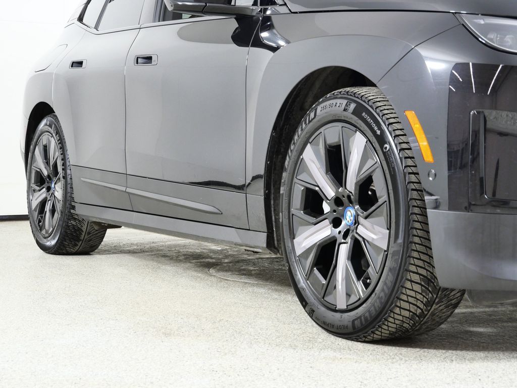 Thumbnail: 2023 BMW iX - 8