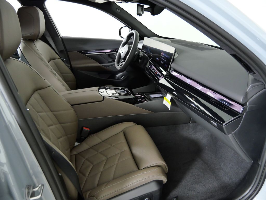 Thumbnail: 2026 BMW 5 Series - 20