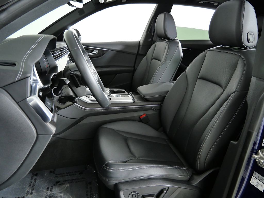 Thumbnail: 2023 Audi Q8 - 35