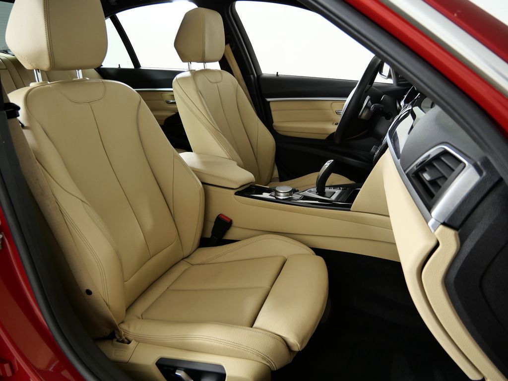 Thumbnail: 2017 BMW 3 Series - 22