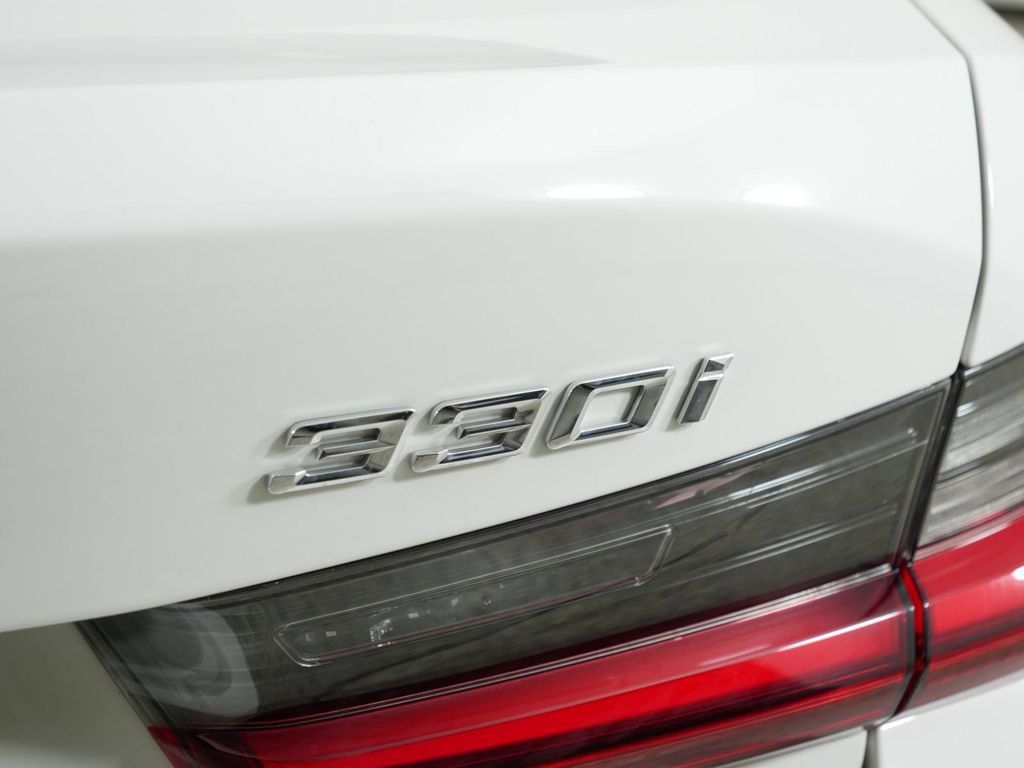 Thumbnail: 2025 BMW 3 Series - 13