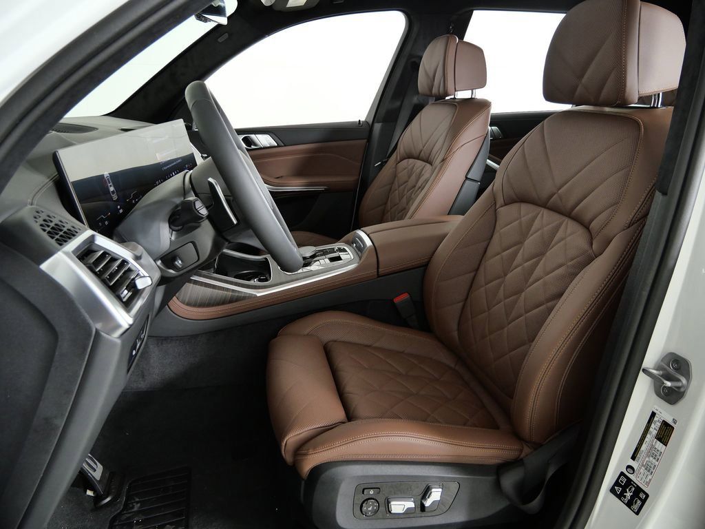 Thumbnail: 2026 BMW X7 - 40