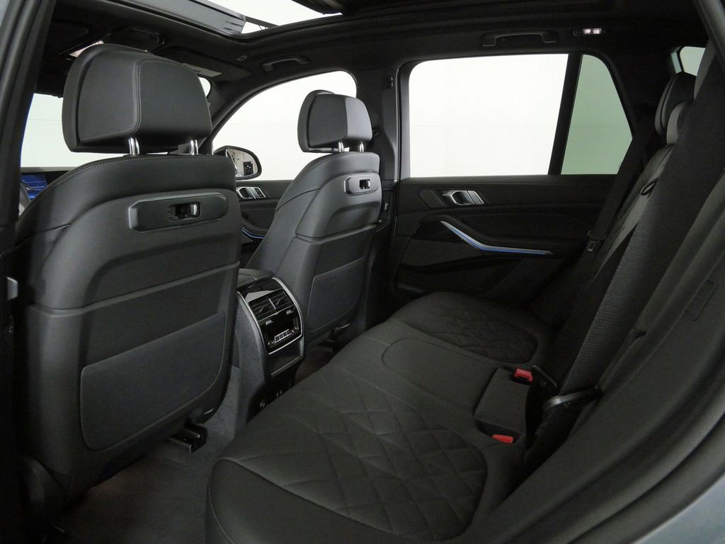 Thumbnail: 2026 BMW X5 - 32