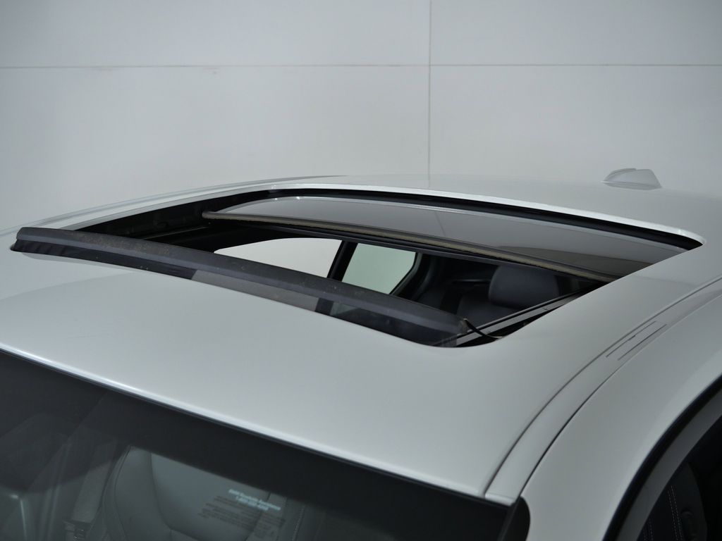 Thumbnail: 2023 BMW 3 Series - 22