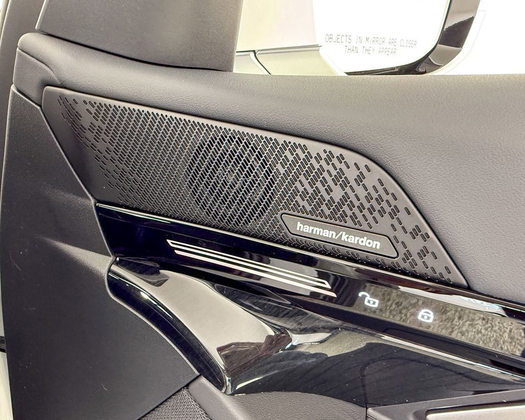 Thumbnail: 2025 BMW 5 Series - 25