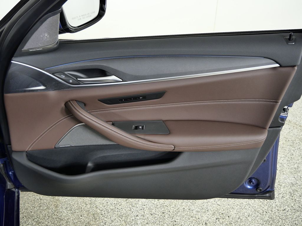 Thumbnail: 2023 BMW 5 Series - 23