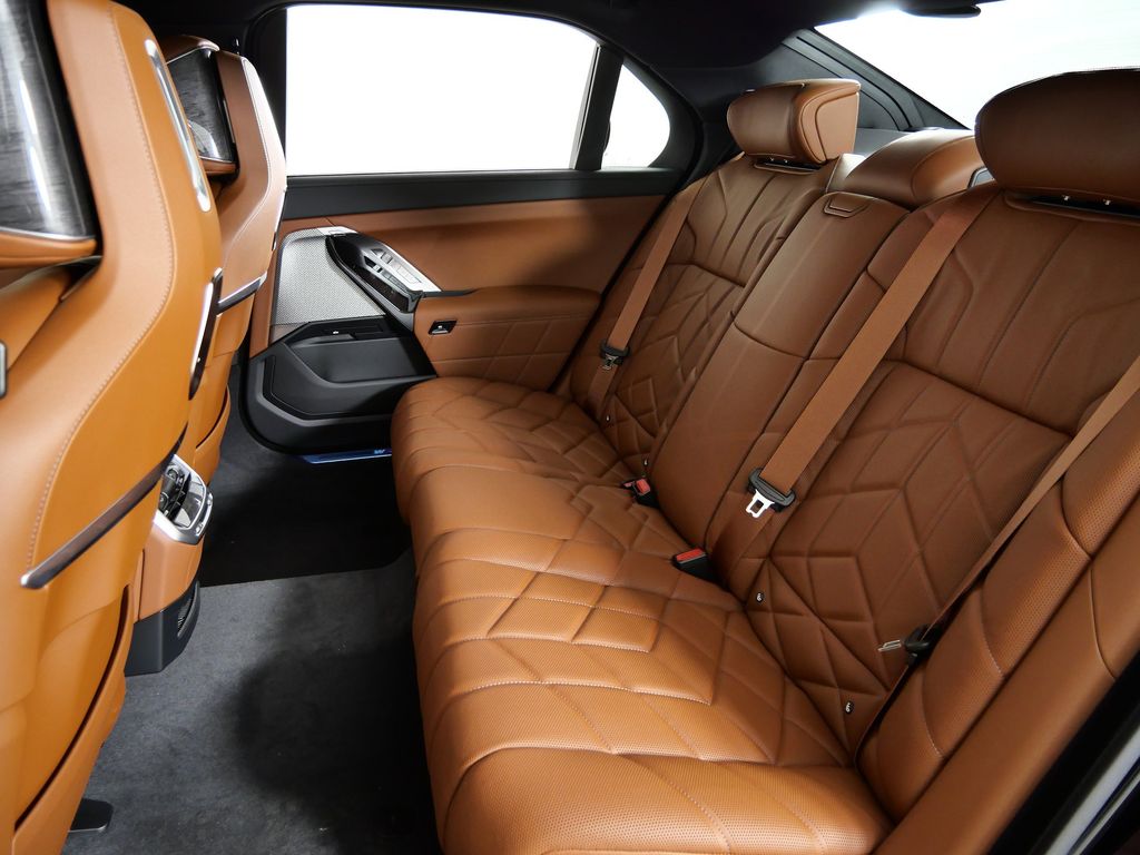 Thumbnail: 2026 BMW 7 Series - 32