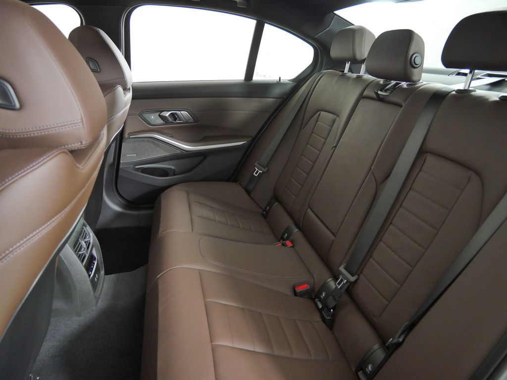 Thumbnail: 2026 BMW 3 Series - 31