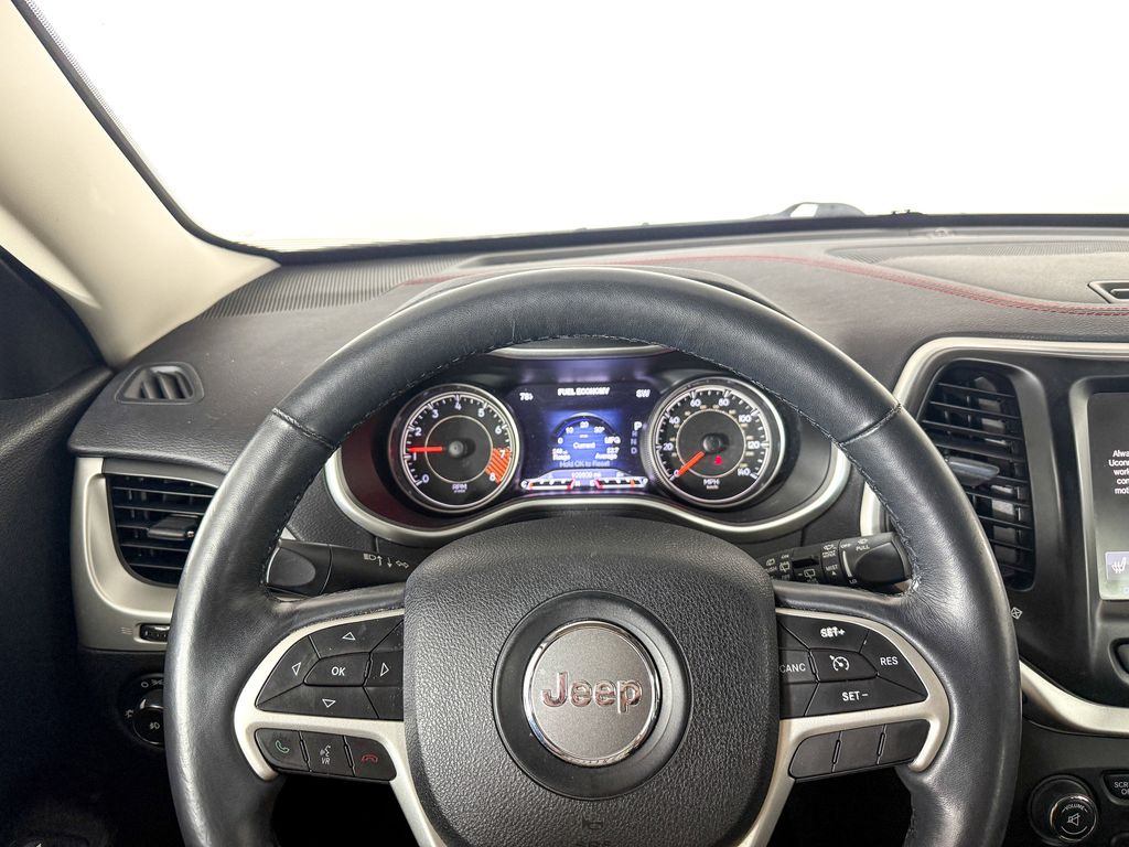 Thumbnail: 2015 Jeep Cherokee - 8