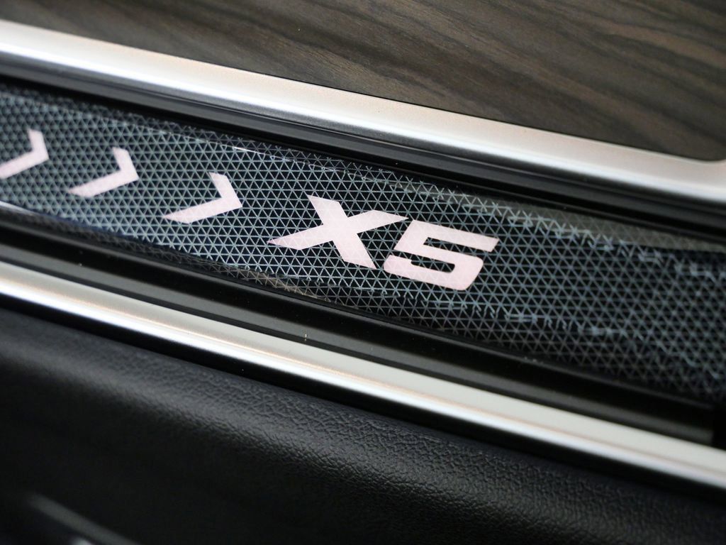 Thumbnail: 2026 BMW X5 - 26