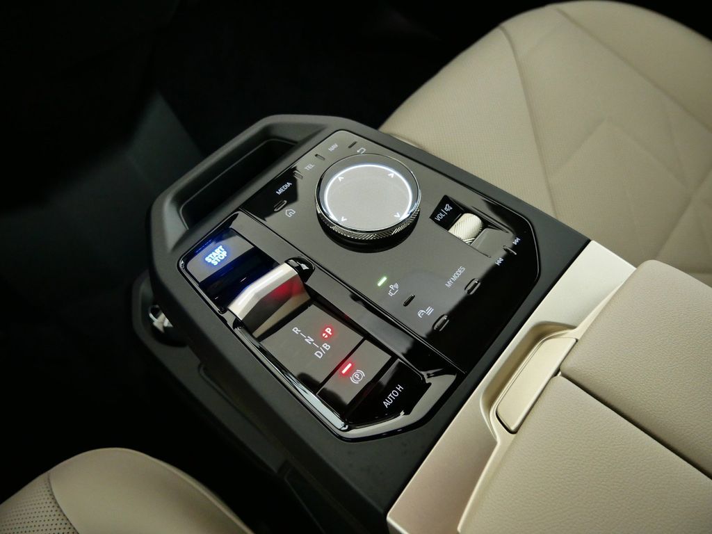 2025 BMW iX xDrive50 48