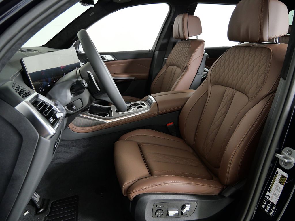 Thumbnail: 2026 BMW X7 - 38