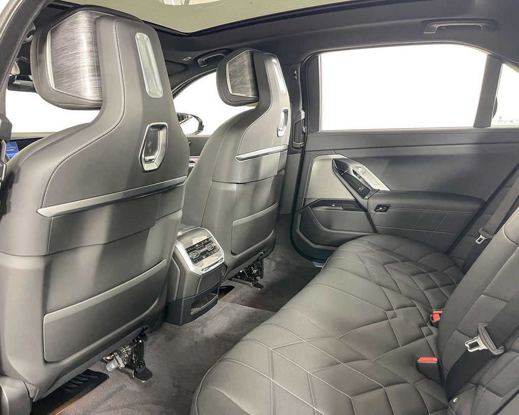 Thumbnail: 2025 BMW 7 Series - 30