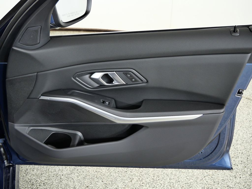 Thumbnail: 2026 BMW 3 Series - 19