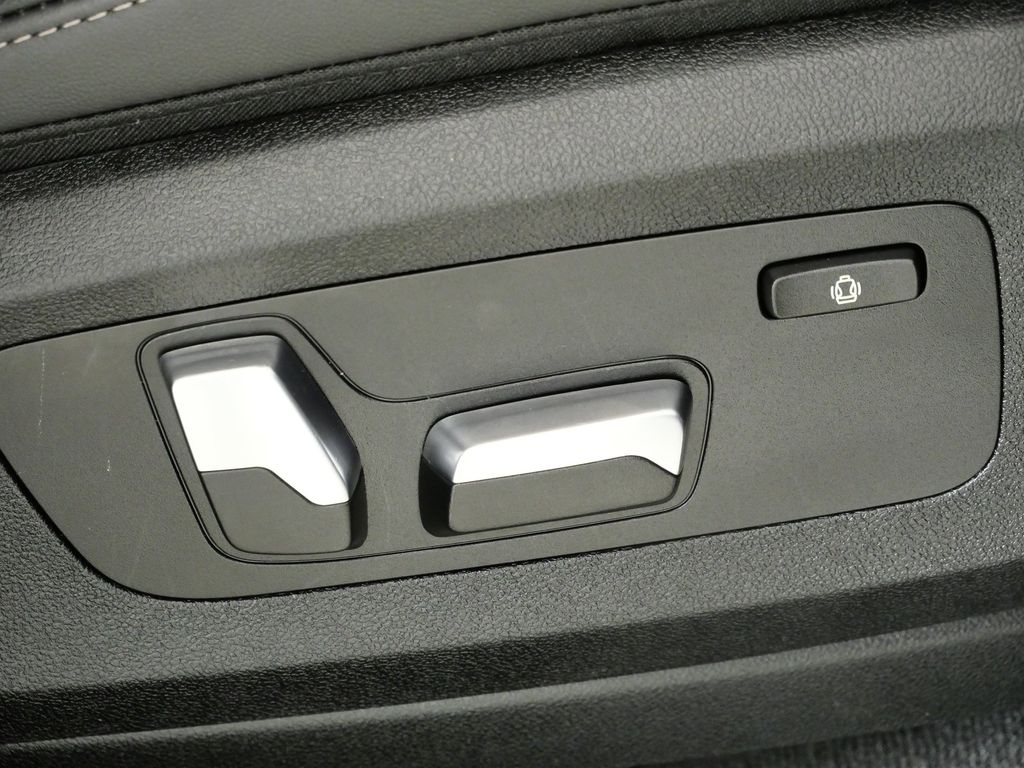 Thumbnail: 2023 BMW X5 - 23