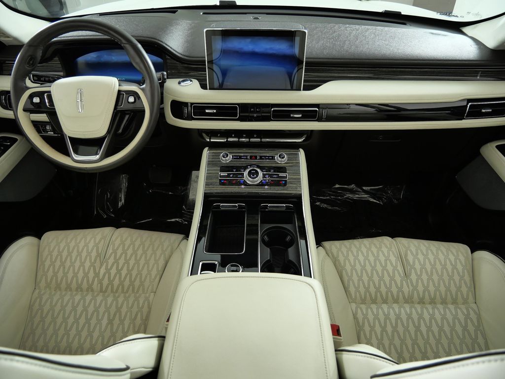 Thumbnail: 2020 Lincoln Aviator - 6