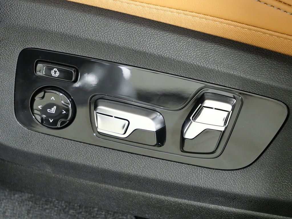 Thumbnail: 2026 BMW X7 - 41