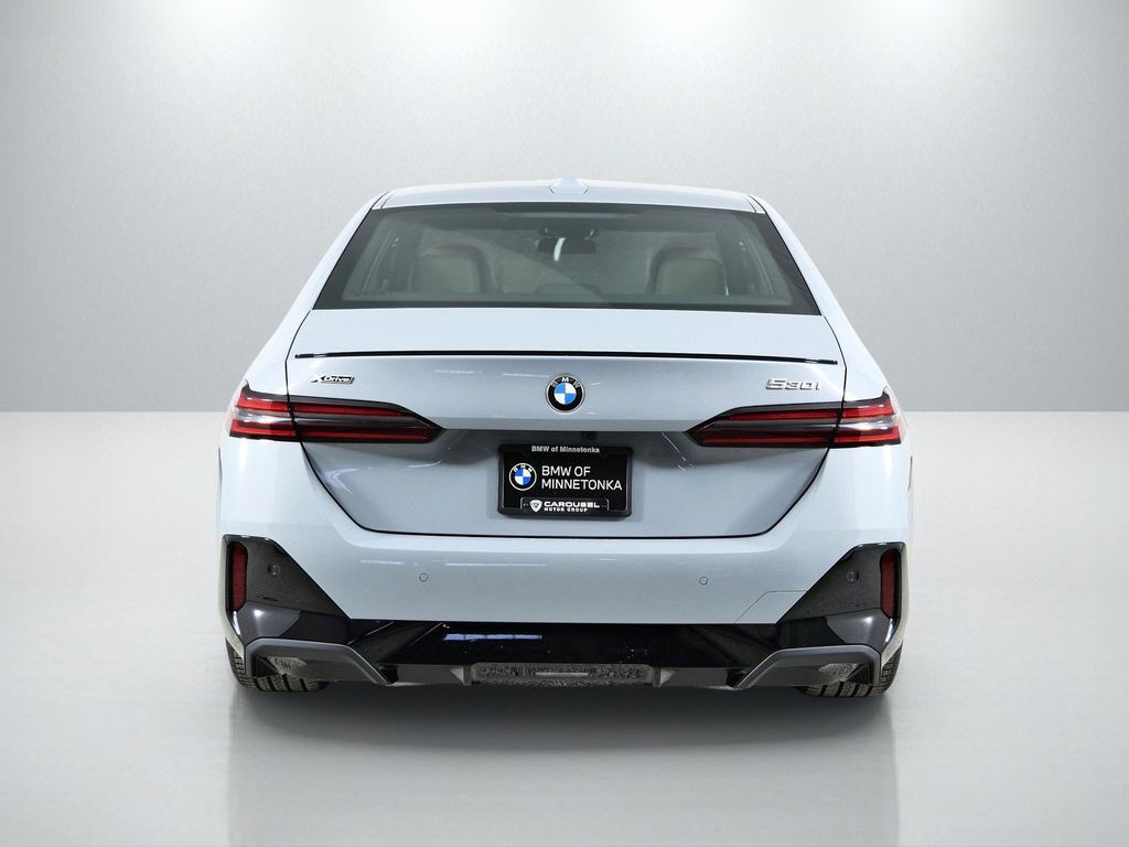 Thumbnail: 2026 BMW 5 Series - 10