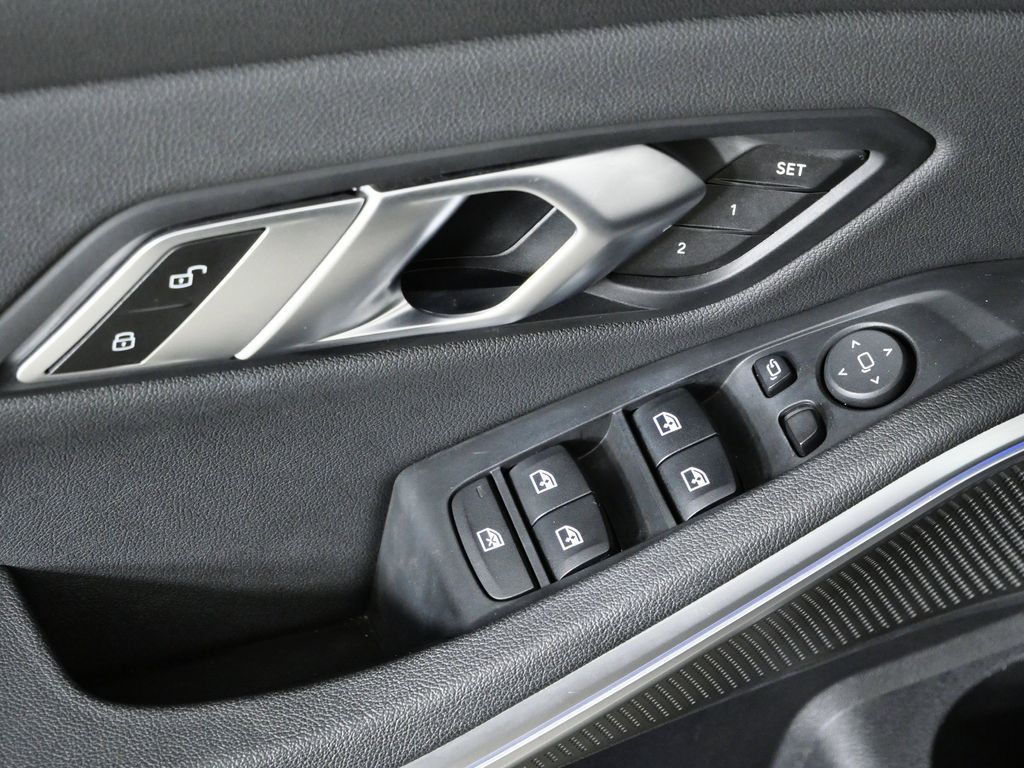 Thumbnail: 2021 BMW 3 Series - 36