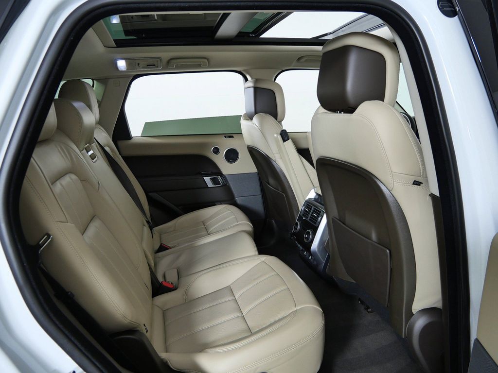 Thumbnail: 2022 Land Rover Range Rover Sport - 20