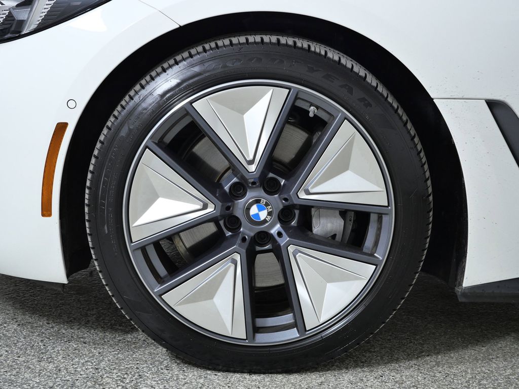 Thumbnail: 2025 BMW i4 - 21