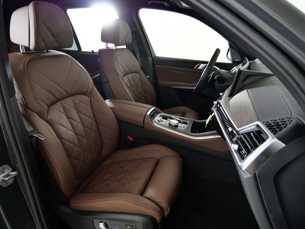 Thumbnail: 2026 BMW X5 - 21