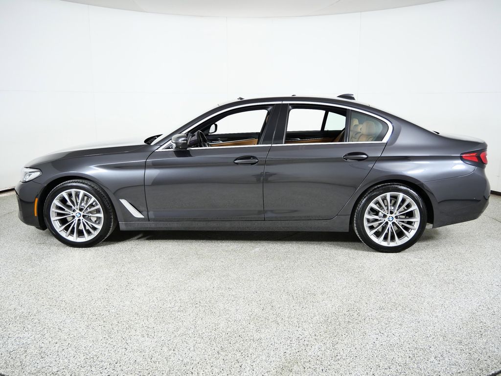 Thumbnail: 2021 BMW 5 Series - 16