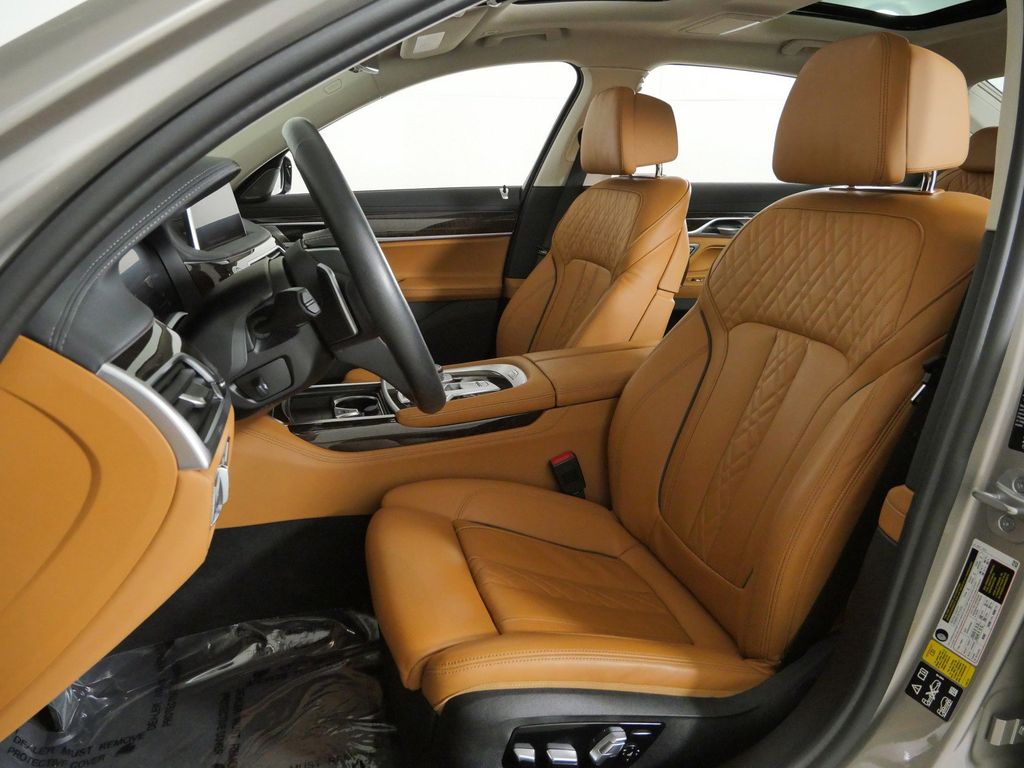 Thumbnail: 2022 BMW 7 Series - 38