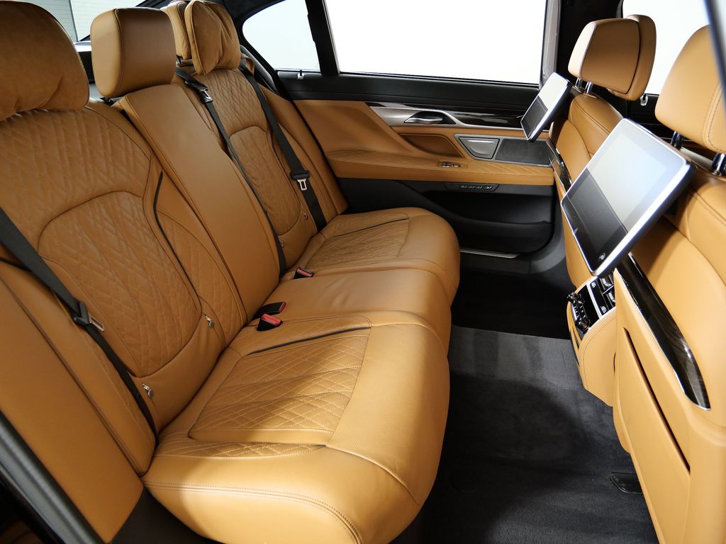 Thumbnail: 2022 BMW 7 Series - 31