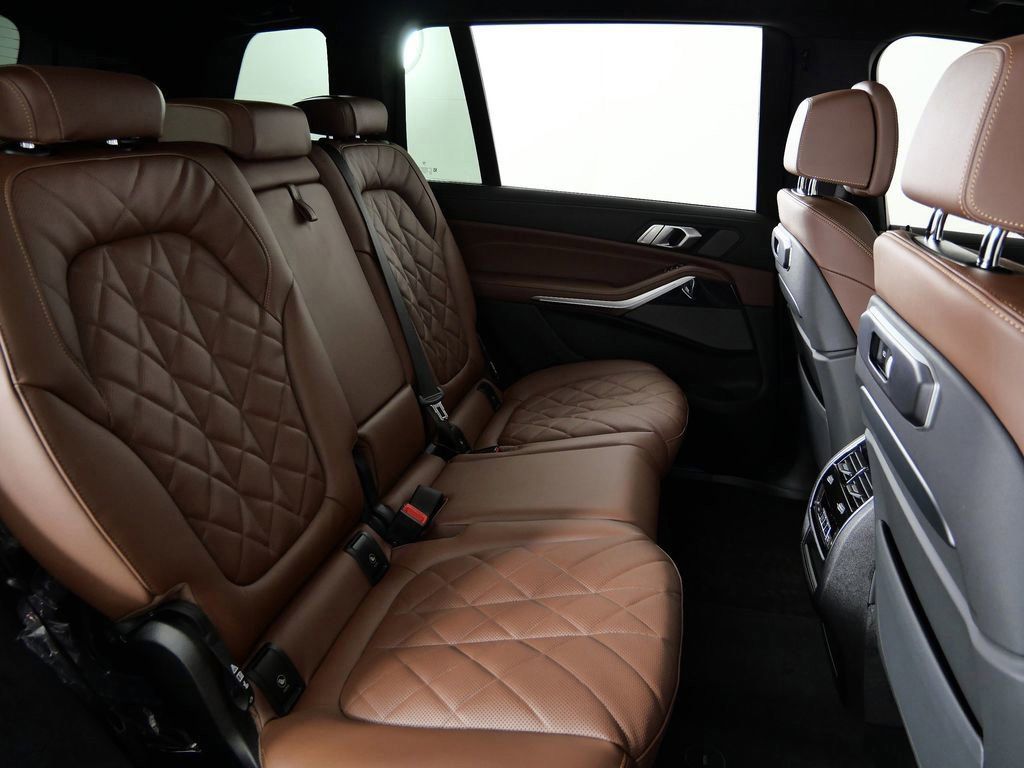 Thumbnail: 2026 BMW X7 - 28
