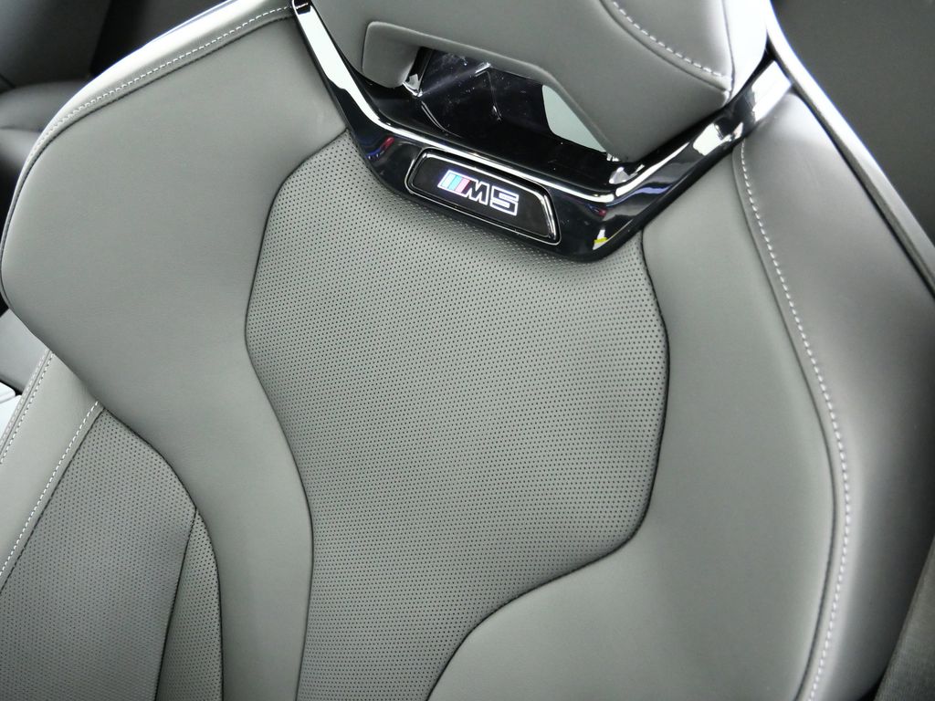 Thumbnail: 2026 BMW M5 - 39