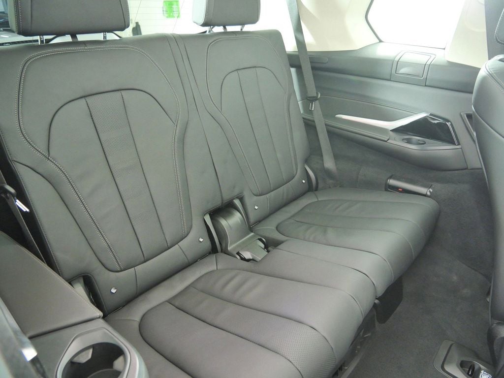 Thumbnail: 2022 BMW X7 - 33