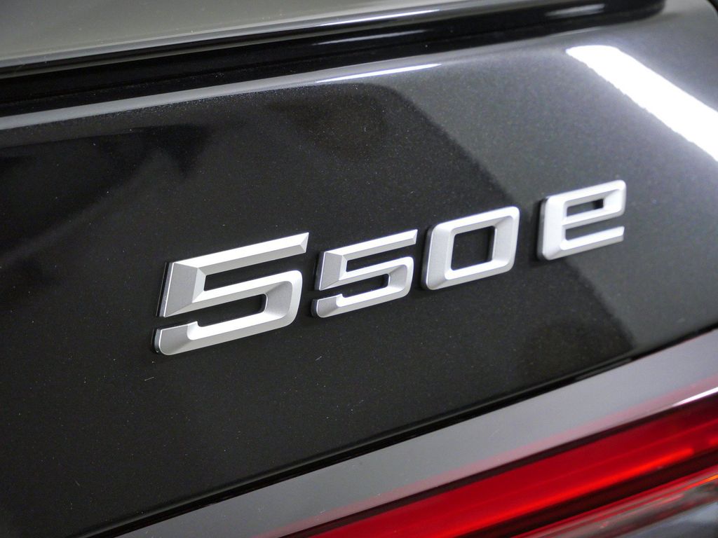 Thumbnail: 2027 BMW 5 Series - 12