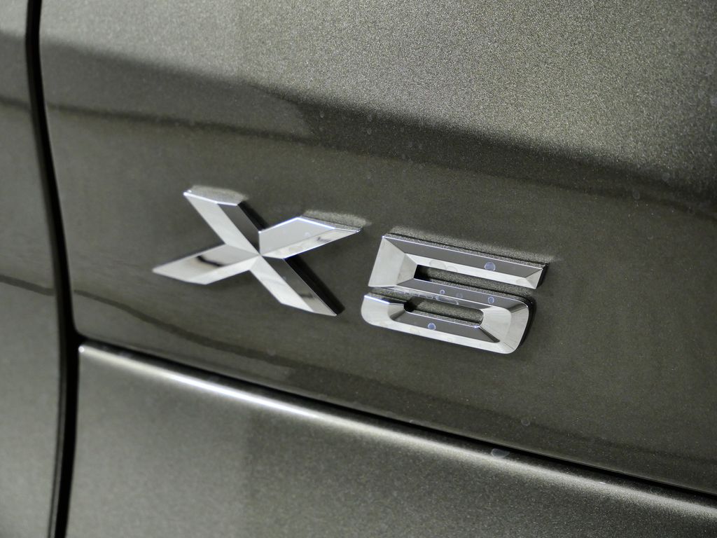 Thumbnail: 2026 BMW X5 - 13