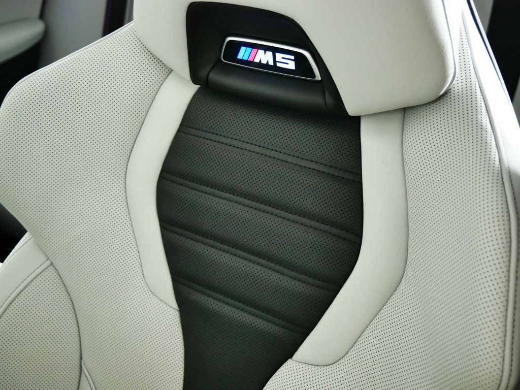 Thumbnail: 2023 BMW M5 - 38